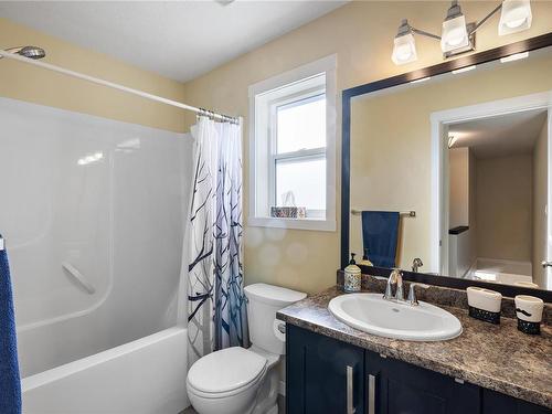 101 Armins Pl, Nanaimo, BC - Indoor Photo Showing Bathroom
