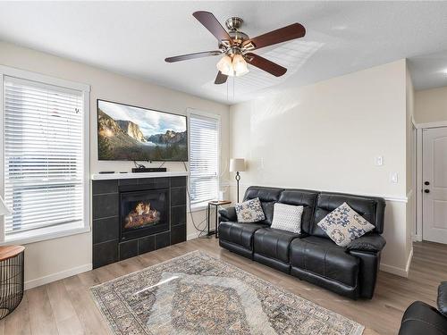 101 Armins Pl, Nanaimo, BC - Indoor Photo Showing Living Room With Fireplace