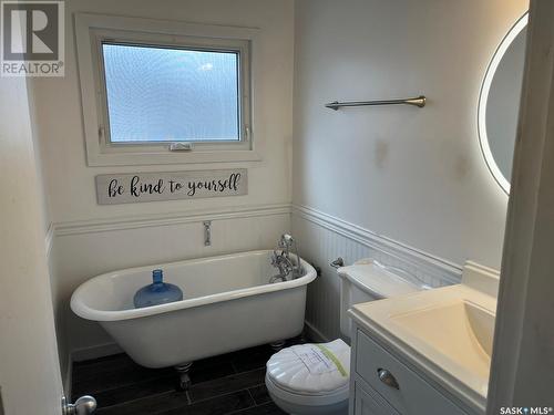 1448 Nicholson Road, Estevan, SK - Indoor Photo Showing Bathroom