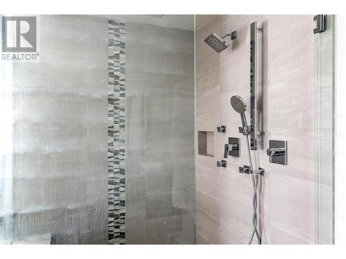 682 Peridot Court, Kelowna, BC - Indoor Photo Showing Bathroom