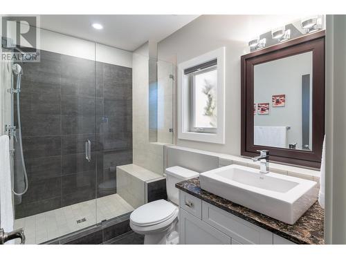 682 Peridot Court, Kelowna, BC - Indoor Photo Showing Bathroom