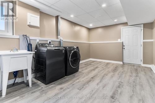 880 Parkdale Ave, Fort Erie, ON - Indoor Photo Showing Laundry Room