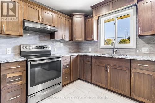 880 Parkdale Avenue, Fort Erie, ON - Indoor Photo Showing Kitchen