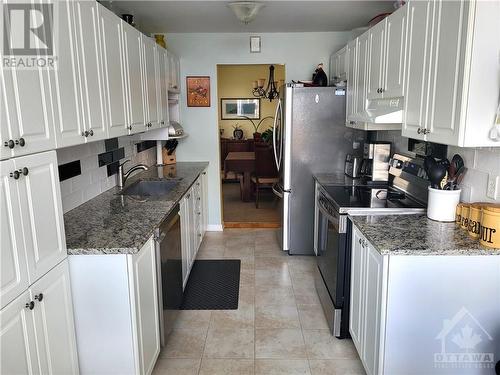 510 Woodchase Street, Ottawa, ON - Indoor Photo Showing Kitchen With Upgraded Kitchen
