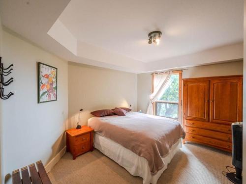 4920 & 4932 North Naramata Road, Naramata, BC - Indoor Photo Showing Bedroom