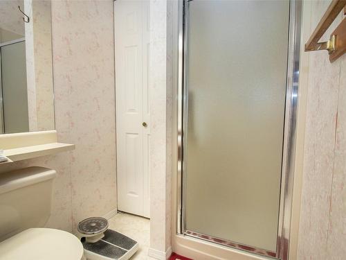 166-1255 Raymer Avenue, Kelowna, BC - Indoor Photo Showing Bathroom