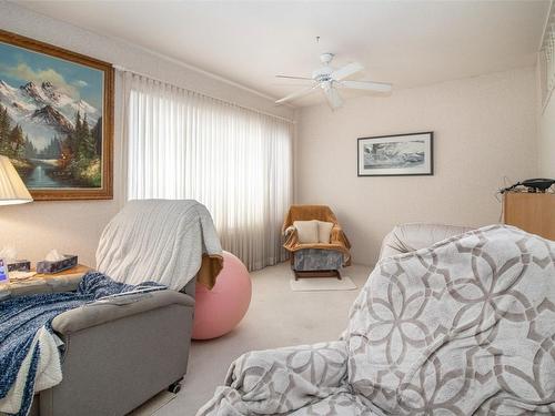 166-1255 Raymer Avenue, Kelowna, BC - Indoor Photo Showing Bedroom