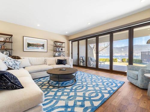 2820 Landry Crescent, Summerland, BC - Indoor Photo Showing Living Room