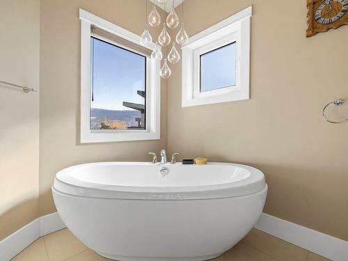 2820 Landry Crescent, Summerland, BC - Indoor Photo Showing Bathroom