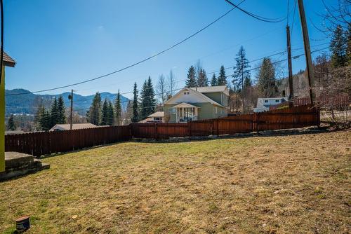 48 Nelson Avenue, Fruitvale, BC - Outdoor