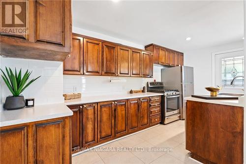 82 Booth St, St. Catharines, ON - Indoor Photo Showing Kitchen