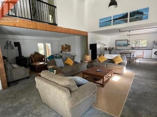 2745 Vancouver Blvd, Savary Island, BC - Indoor Photo Showing Living Room