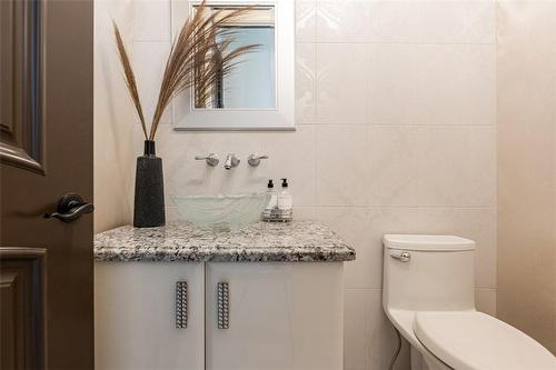 7690 Bishop Avenue, Niagara Falls, ON - Indoor Photo Showing Bathroom