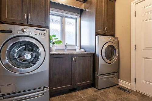7690 Bishop Avenue, Niagara Falls, ON - Indoor Photo Showing Laundry Room