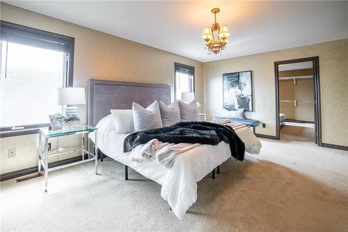 7690 Bishop Avenue, Niagara Falls, ON - Indoor Photo Showing Bedroom