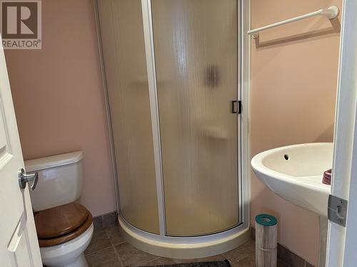 3287 Eagle Creek Road, Forest Grove, BC - Indoor Photo Showing Bathroom