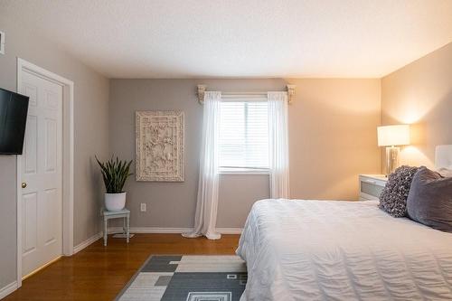 64 Benjamin Drive, Hamilton, ON - Indoor Photo Showing Bedroom