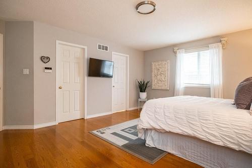 64 Benjamin Drive, Hamilton, ON - Indoor Photo Showing Bedroom
