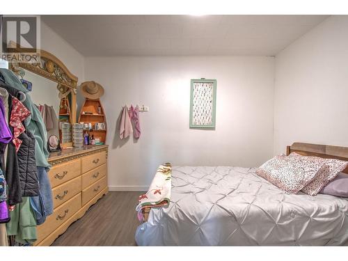 7180 50 Street Ne, Salmon Arm, BC - Indoor Photo Showing Bedroom
