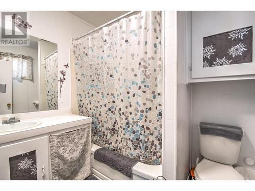 7180 50 Street Ne, Salmon Arm, BC - Indoor Photo Showing Bathroom