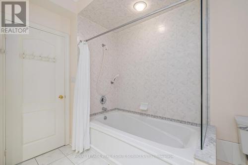 116 - 3351 Cawthra Road, Mississauga, ON - Indoor Photo Showing Bathroom
