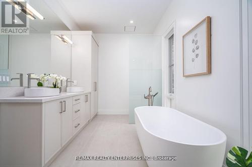 1322 Minaki Road, Mississauga, ON - Indoor Photo Showing Bathroom