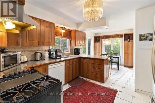 66 Nanette Dr, London, ON - Indoor Photo Showing Kitchen With Double Sink