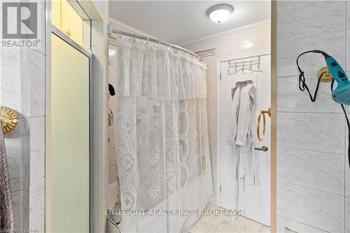 66 Nanette Drive, London, ON - Indoor Photo Showing Bathroom