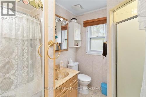 66 Nanette Dr, London, ON - Indoor Photo Showing Bathroom