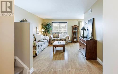 47 Grandridge Cres, Guelph, ON - Indoor Photo Showing Living Room