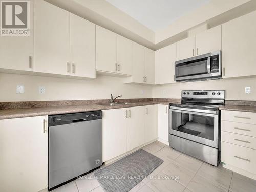 #41 -88 Decorso Dr, Guelph, ON - Indoor Photo Showing Kitchen