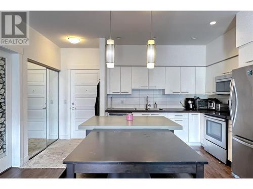985 Academy Way Unit# 309, Kelowna, BC - Indoor Photo Showing Kitchen With Double Sink With Upgraded Kitchen