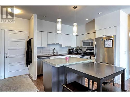 985 Academy Way Unit# 309, Kelowna, BC - Indoor Photo Showing Kitchen With Upgraded Kitchen