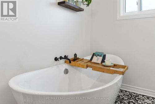 1059 Booth St, Cobourg, ON - Indoor Photo Showing Bathroom