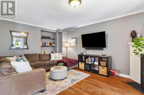 1059 Booth St, Cobourg, ON - Indoor Photo Showing Living Room