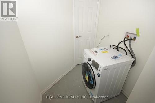 #Bsmt -181 Knapton Dr, Newmarket, ON - Indoor Photo Showing Laundry Room