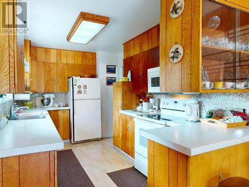 7151 Boswell Street, Powell River, BC - Indoor Photo Showing Kitchen
