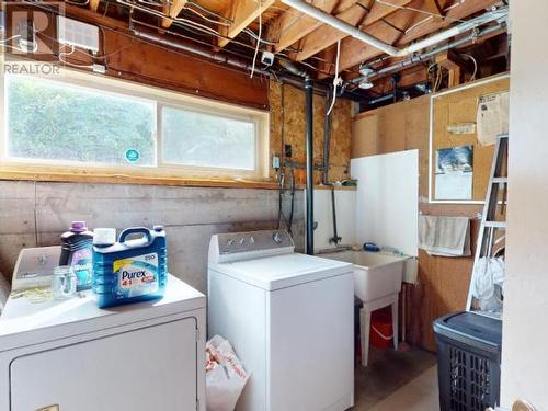 7151 Boswell Street, Powell River, BC - Indoor Photo Showing Laundry Room