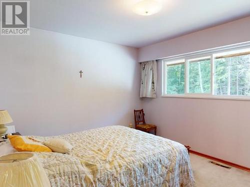 7151 Boswell Street, Powell River, BC - Indoor Photo Showing Bedroom