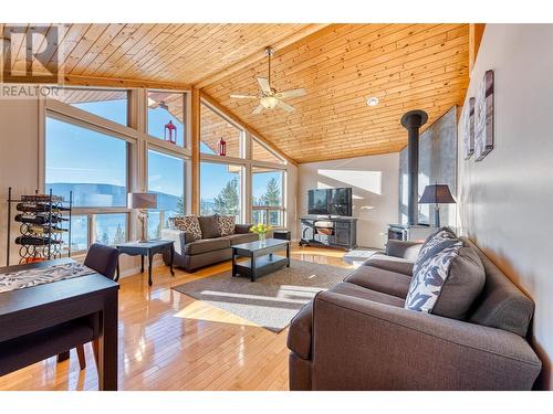 78 Spruce Drive, Vernon, BC - Indoor Photo Showing Living Room