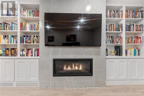 21 Taliesin Tr, Welland, ON - Indoor With Fireplace