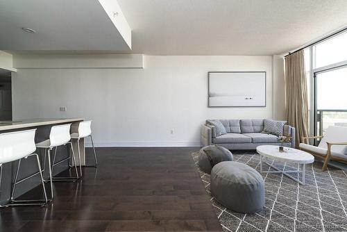 427 Aberdeen Avenue|Unit #305, Hamilton, ON - Indoor Photo Showing Living Room