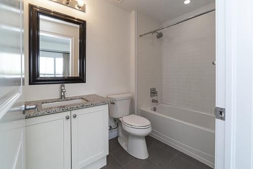427 Aberdeen Avenue|Unit #305, Hamilton, ON - Indoor Photo Showing Bathroom
