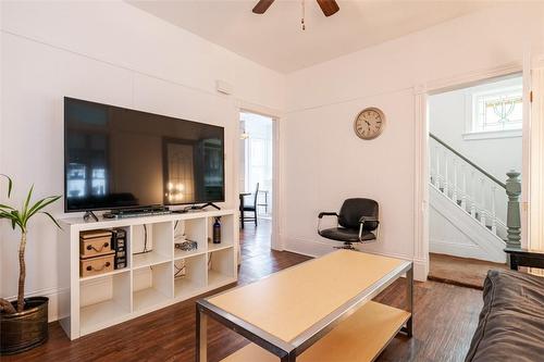 124 Main Street W, Port Colborne, ON - Indoor Photo Showing Living Room