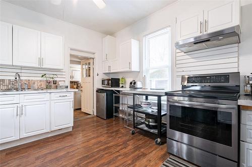 124 Main Street W, Port Colborne, ON - Indoor Photo Showing Kitchen With Double Sink