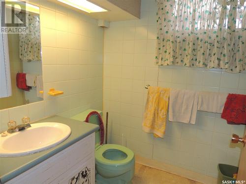 503 Mcleod Avenue, Estevan, SK - Indoor Photo Showing Bathroom