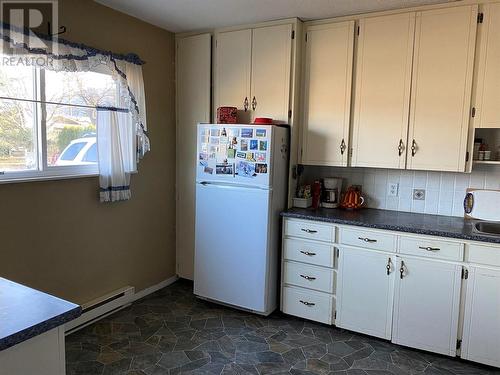 172 Mcgowan Road, Oliver, BC - Indoor Photo Showing Kitchen