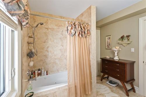 152 York Street, St. Catharines, ON - Indoor Photo Showing Bathroom