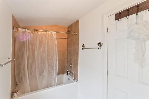 152 York Street, St. Catharines, ON - Indoor Photo Showing Bathroom