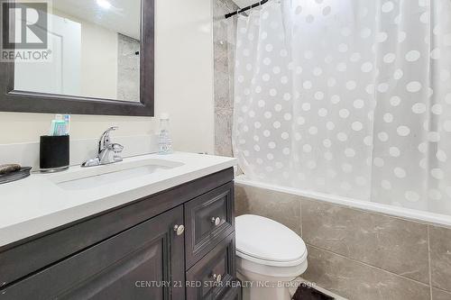 7733 Old Field Rd, Niagara Falls, ON - Indoor Photo Showing Bathroom